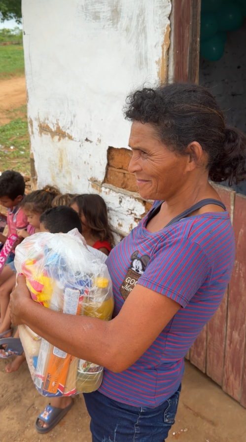 Dona Maria José e seus filhos no sertão