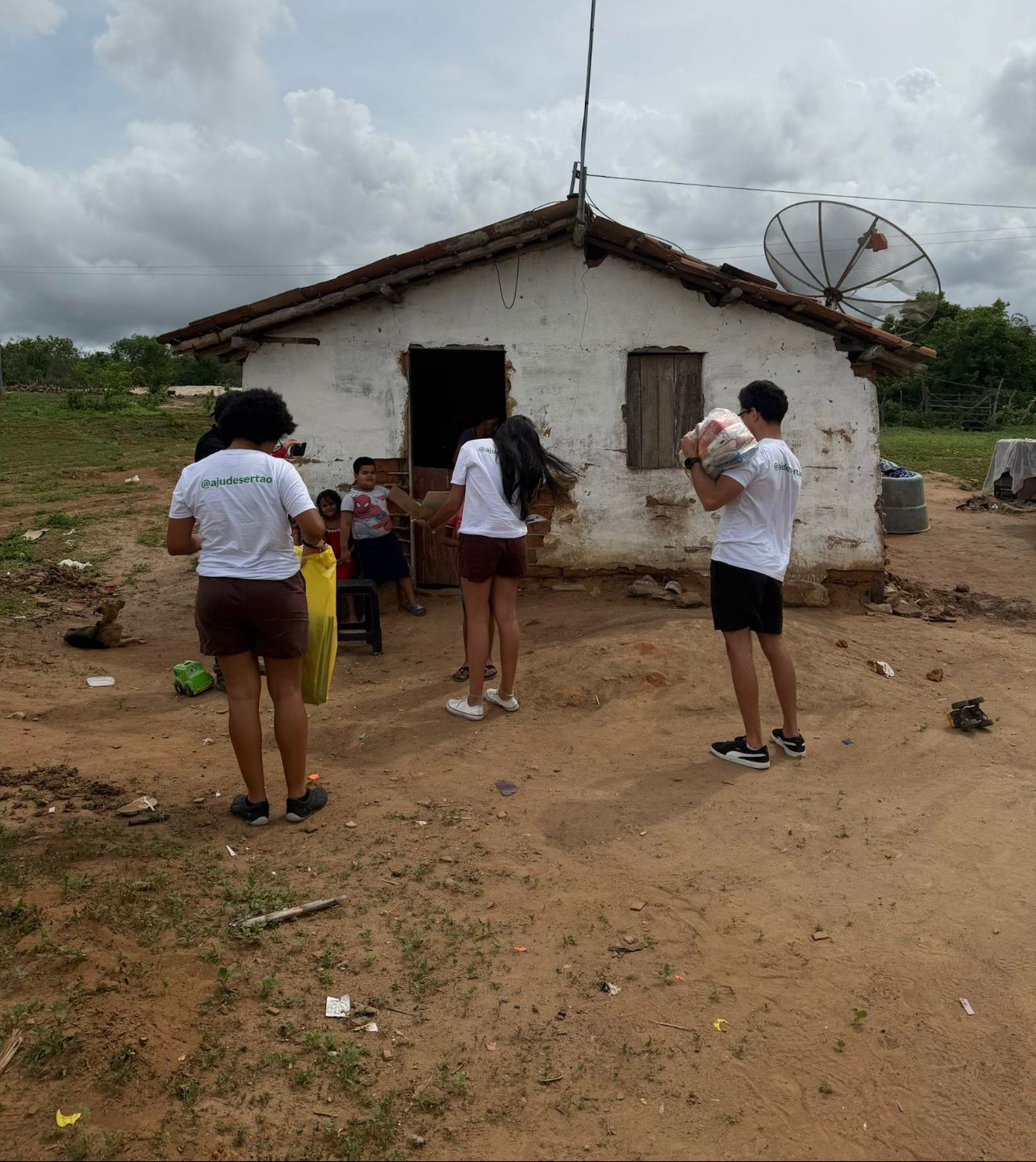 A casa de taipa onde a família vive